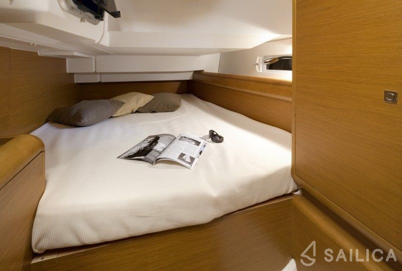 Sun Odyssey 409 - Yacht Charter Sailica