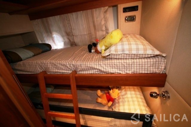 Aicon 66 - Yacht Charter Sailica