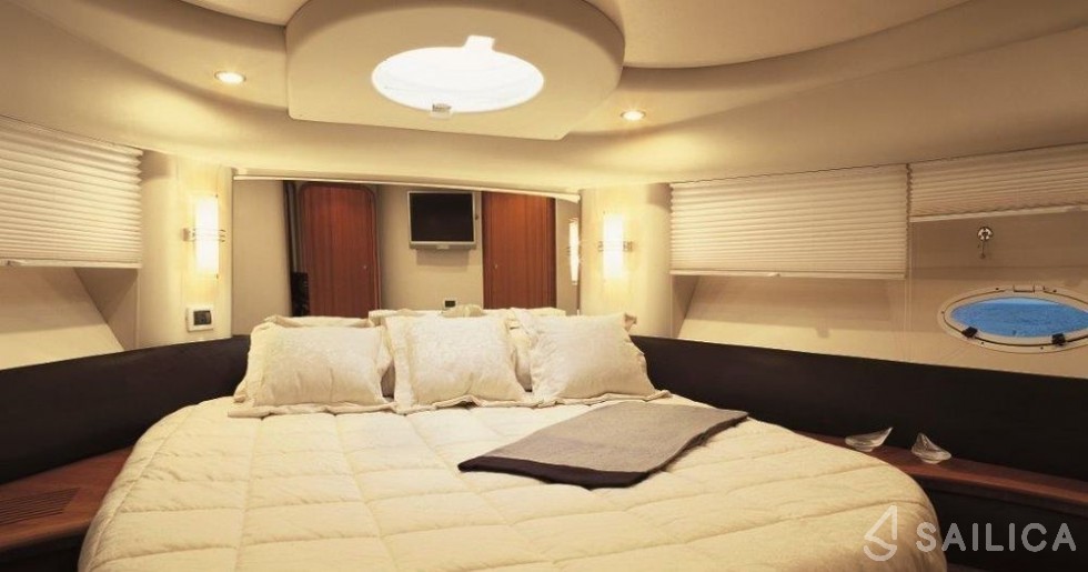Azimut 42 - Yacht Charter Sailica