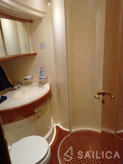 Azimut 68 - Yacht Charter Sailica