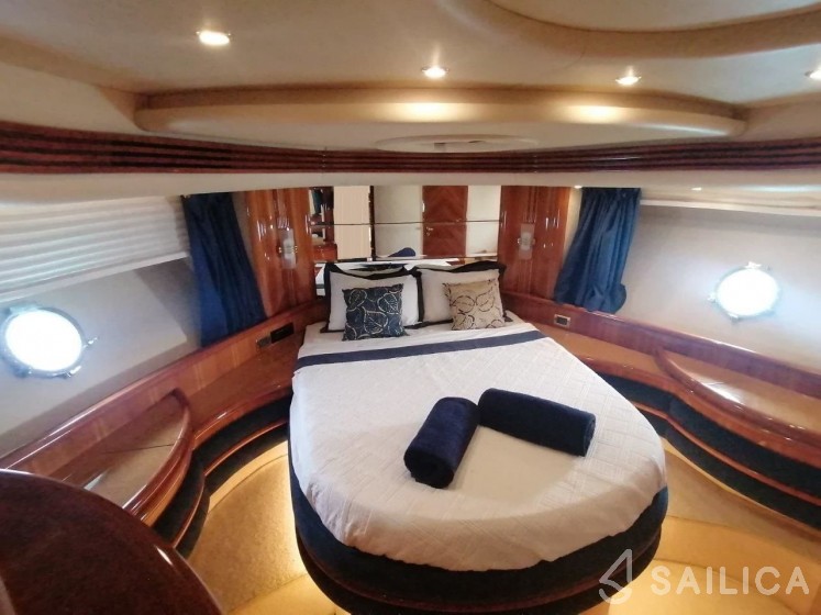 Azimut 68 - Yacht Charter Sailica