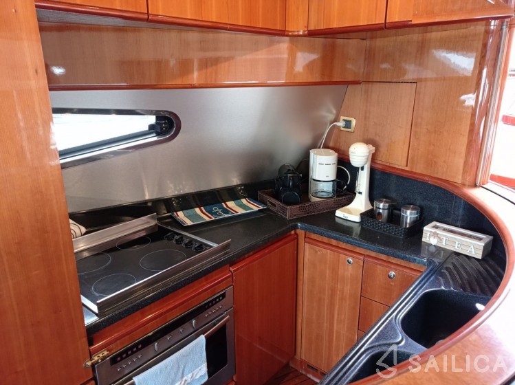 Azimut 68 - Yacht Charter Sailica