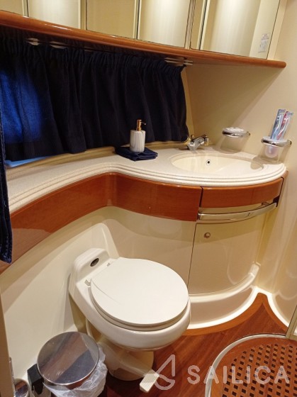 Azimut 68 - Yacht Charter Sailica