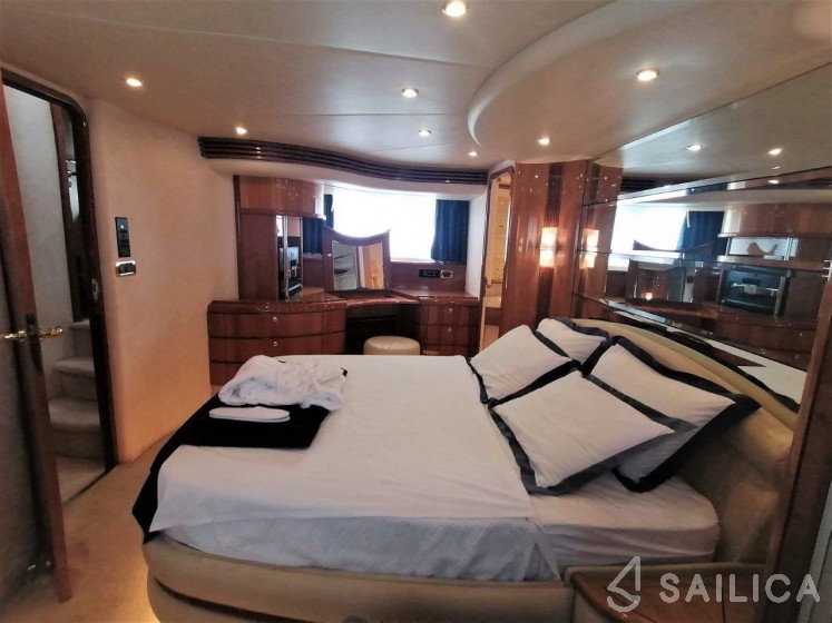 Azimut 68 - Yacht Charter Sailica