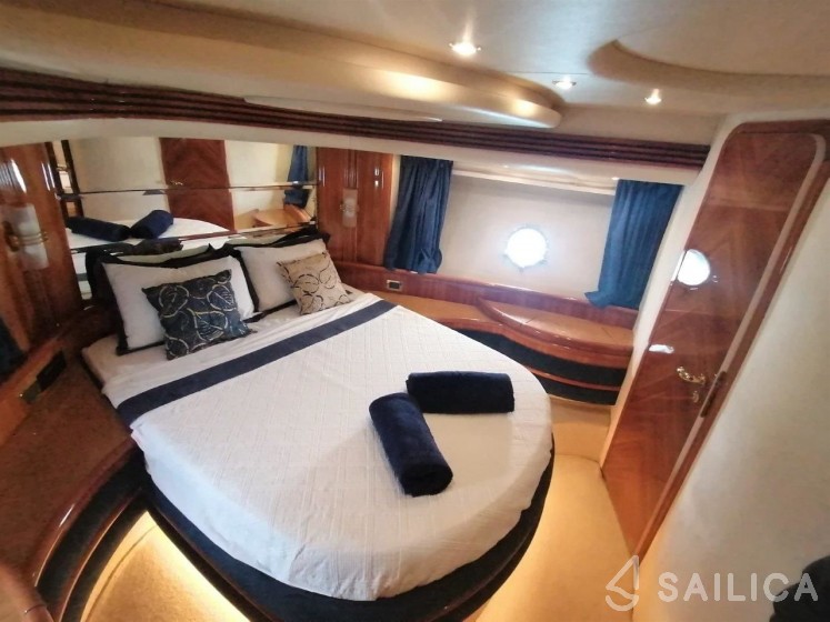 Azimut 68 - Yacht Charter Sailica