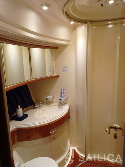 Azimut 68 - Yacht Charter Sailica