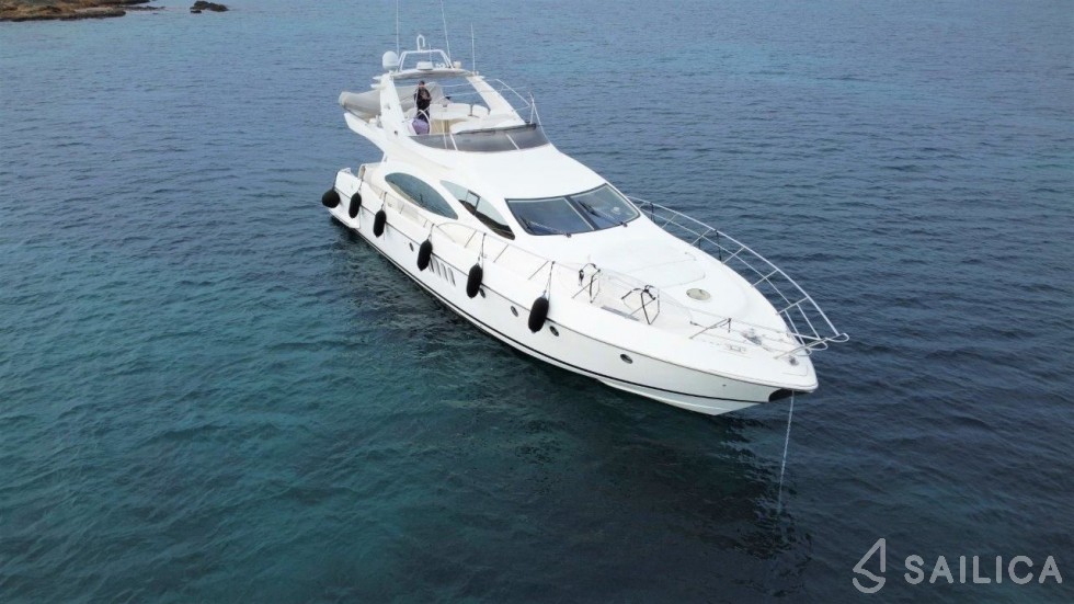 Azimut 68 - Yacht Charter Sailica