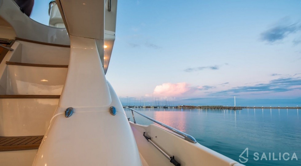 Azimut 68 - Yacht Charter Sailica