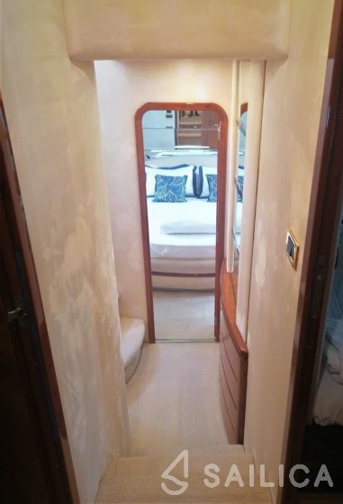 Azimut 68 - Yacht Charter Sailica