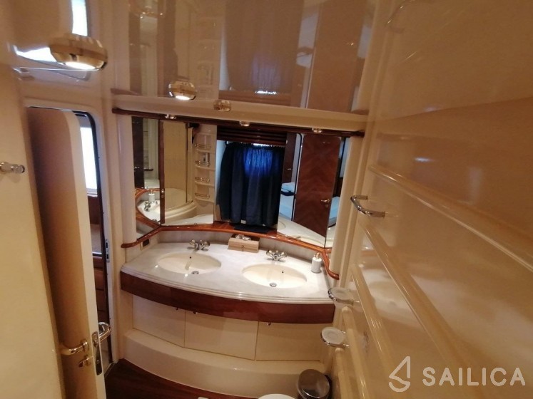 Azimut 68 - Yacht Charter Sailica