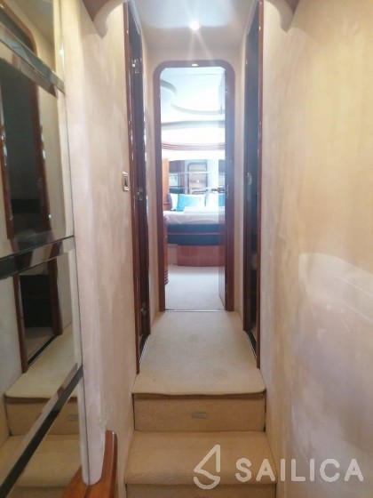 Azimut 68 - Yacht Charter Sailica