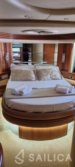 Azimut 68 - Yacht Charter Sailica