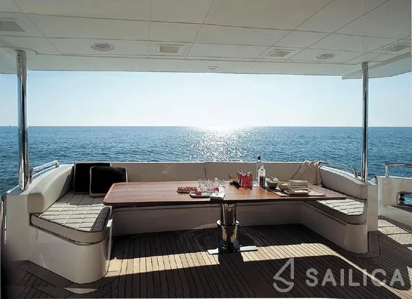 Azimut 85F - Yacht Charter Sailica