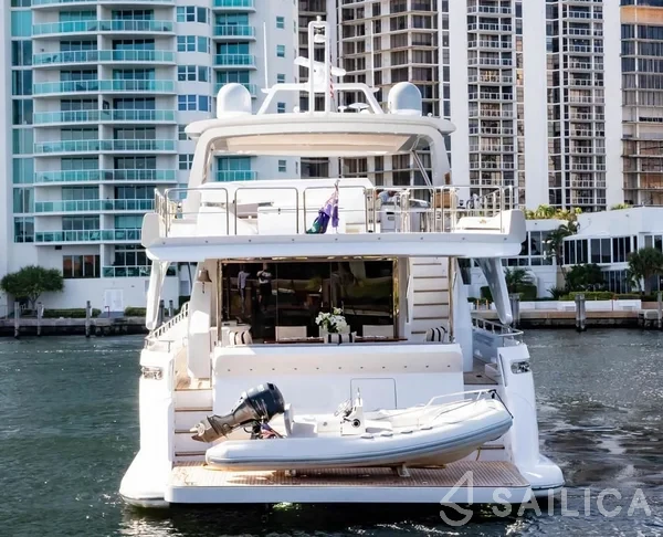 Azimut 85F - Yacht Charter Sailica