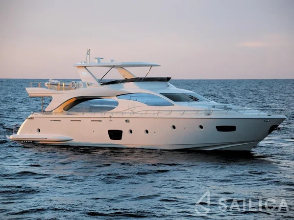 Azimut 85F - Yacht Charter Sailica