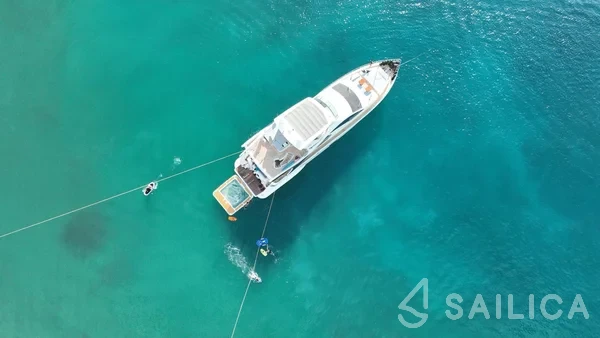 Azimut 85F - Yacht Charter Sailica