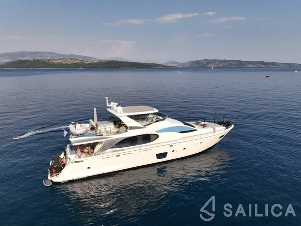 Azimut 85F - Yacht Charter Sailica