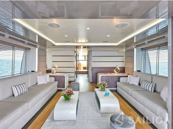 Azimut 85F - Yacht Charter Sailica