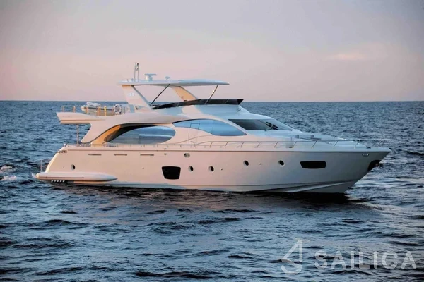Azimut 85F - Yacht Charter Sailica