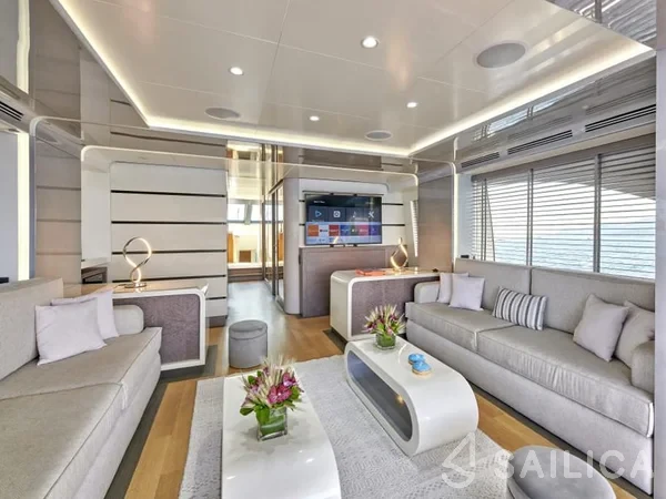 Azimut 85F - Yacht Charter Sailica