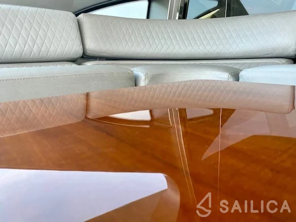 Azimut 86 - Yacht Charter Sailica