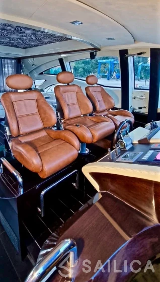 Azimut 86 - Yacht Charter Sailica