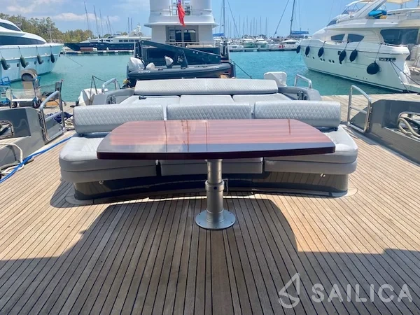 Azimut 86 - Yacht Charter Sailica