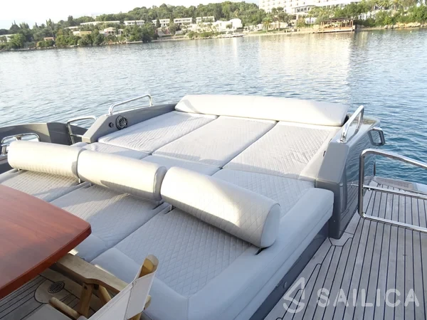 Azimut 86 - Yacht Charter Sailica