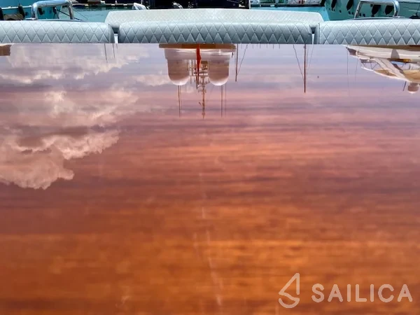 Azimut 86 - Yacht Charter Sailica