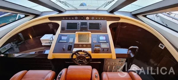 Azimut 86 - Yacht Charter Sailica