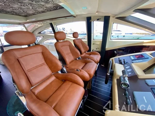 Azimut 86 - Yacht Charter Sailica