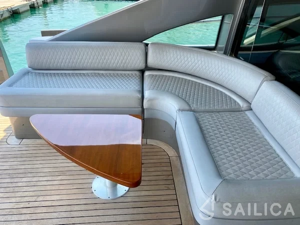 Azimut 86 - Yacht Charter Sailica