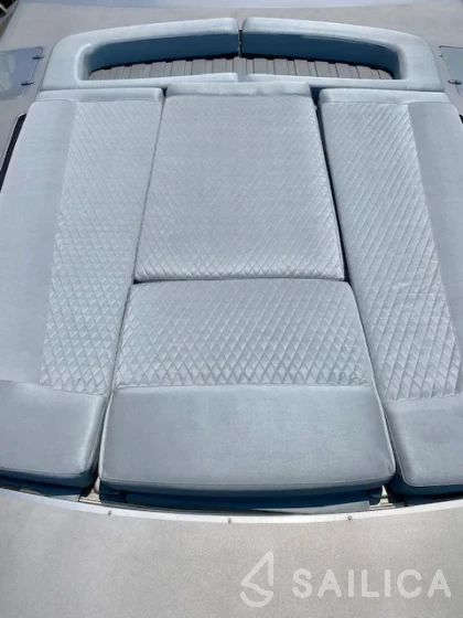 Azimut 86 - Yacht Charter Sailica