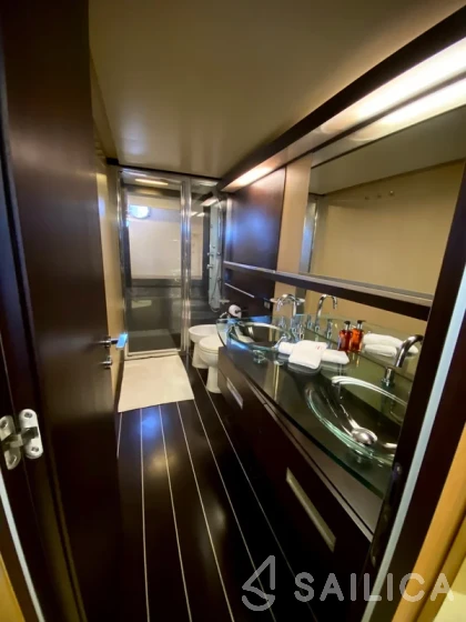 Azimut 86 - Yacht Charter Sailica