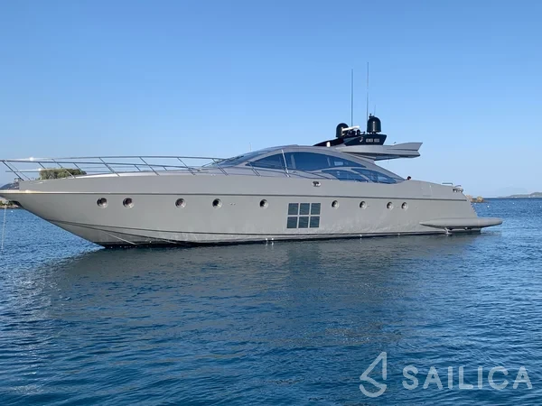 Azimut 86 - Yacht Charter Sailica