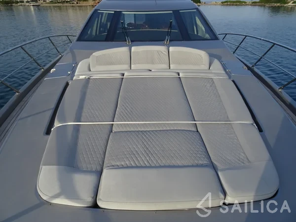 Azimut 86 - Yacht Charter Sailica