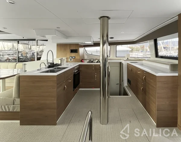Bali 4.6 - Yacht Charter Sailica