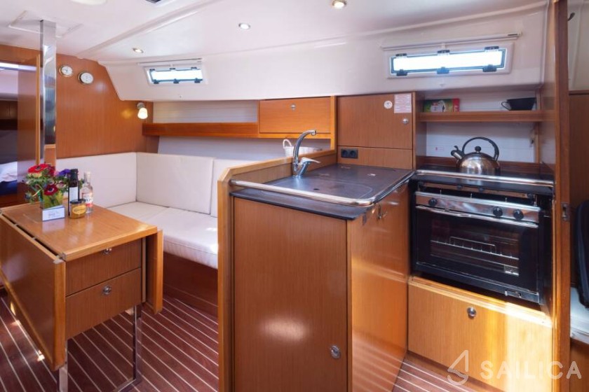 Bavaria 32 Cruiser - Yacht Charter Sailica