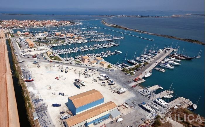 Bavaria 320 - Yacht Charter Sailica
