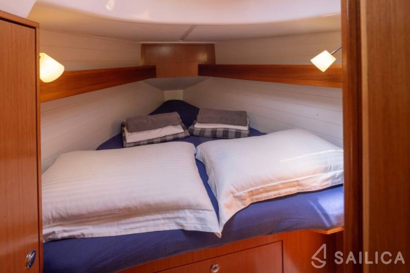 Bavaria 32 Cruiser - Yacht Charter Sailica