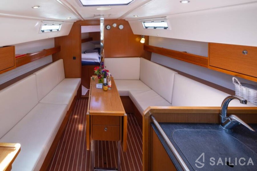 Bavaria 32 Cruiser - Yacht Charter Sailica