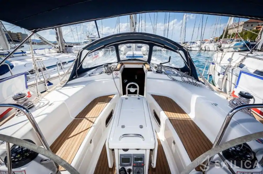 Bavaria 44 - Yacht Charter Sailica
