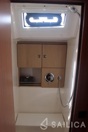 Bavaria 46 Cruiser - Yacht Charter Sailica