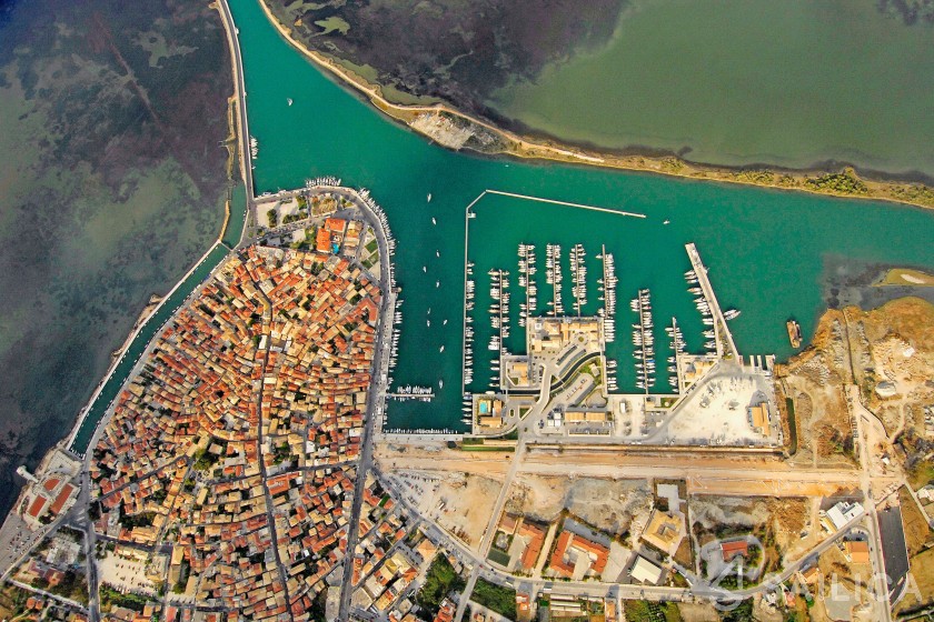 Bavaria Cruiser 46 - 4 cab. - Yacht Charter Sailica