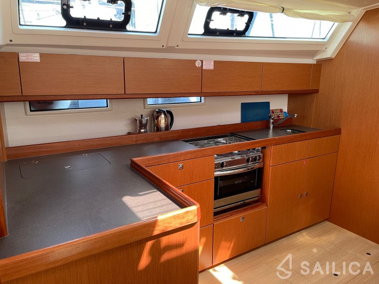 Bavaria Cruiser 46 - 4 cab. - Yacht Charter Sailica
