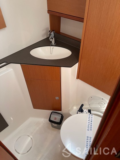 Bavaria Cruiser 46 - 4 cab. - Yacht Charter Sailica