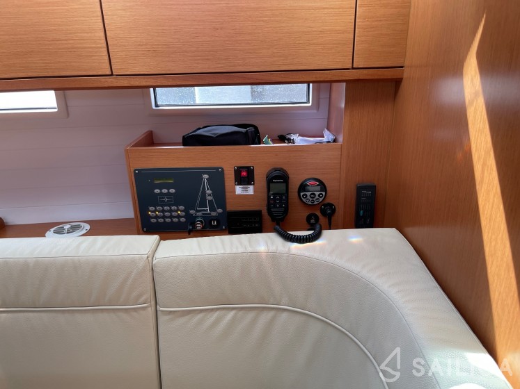 Bavaria Cruiser 46 - 4 cab. - Yacht Charter Sailica