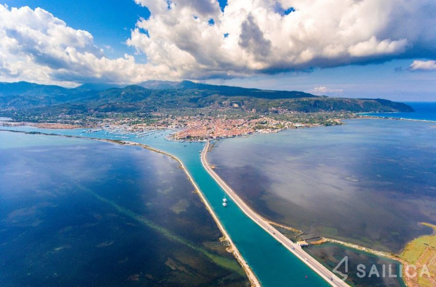 Bavaria Cruiser 46 - 4 cab. - Yacht Charter Sailica