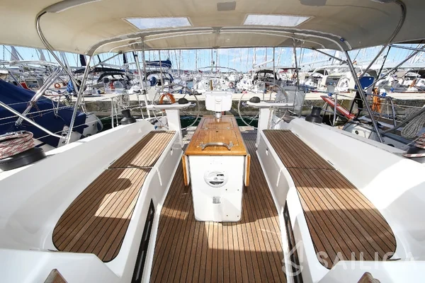 Bavaria 45 Cruiser - Yacht Charter Sailica