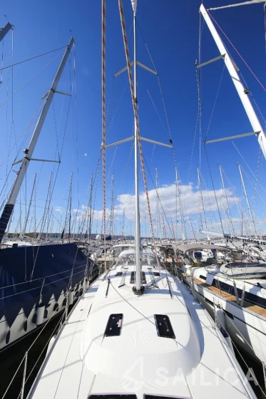 Bavaria 45 Cruiser - Yacht Charter Sailica